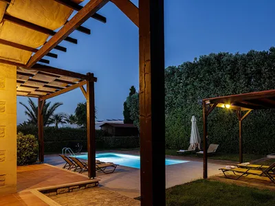 PoolOfHouse