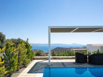 PoolOfHouse
