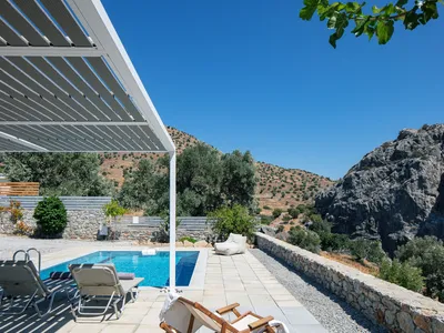 PoolOfHouse