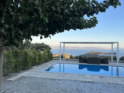 PoolOfHouse