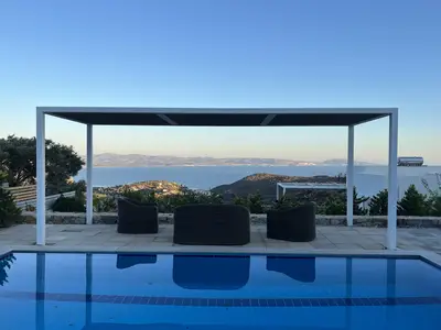 PoolOfHouse