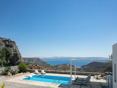 PoolOfHouse