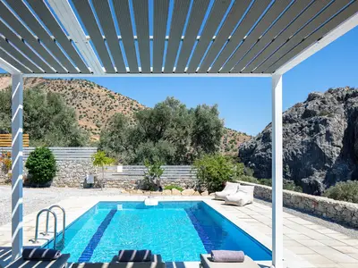PoolOfHouse