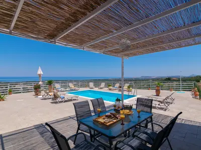 PoolOfHouse