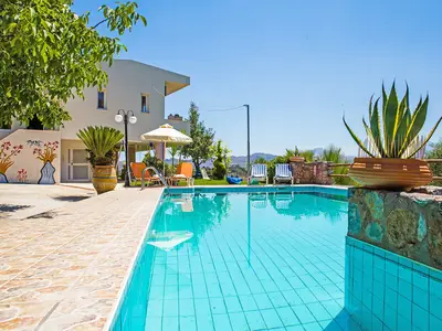 PoolOfHouse