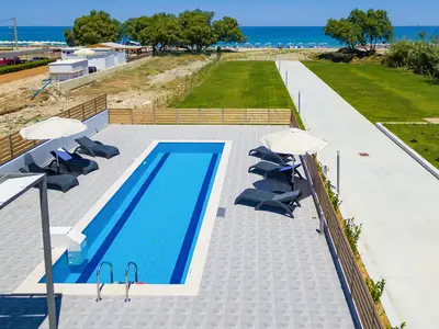 PoolOfHouse