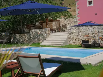 PoolOfHouse