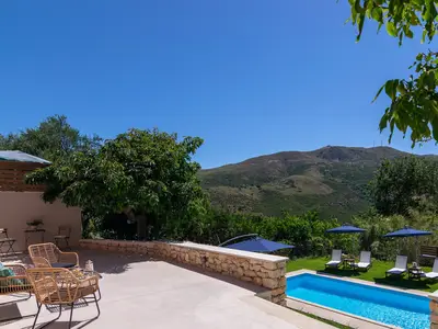 PoolOfHouse