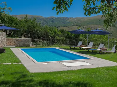 PoolOfHouse