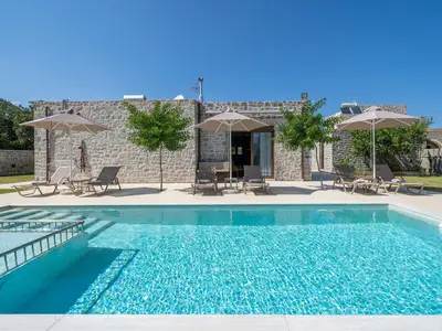 PoolOfHouse