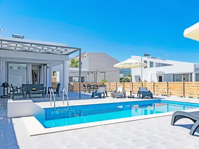 PoolOfHouse