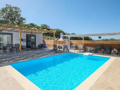 PoolOfHouse