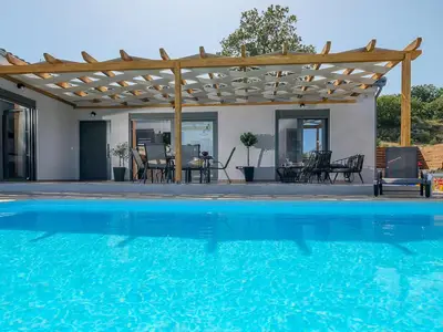 PoolOfHouse