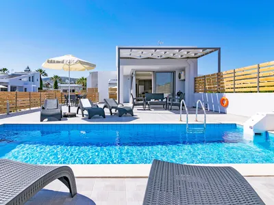 PoolOfHouse