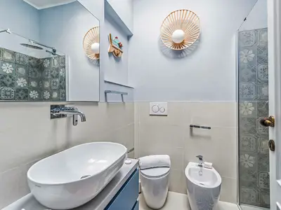 Badezimmer mit Dusche