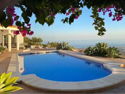 PoolOfHouse