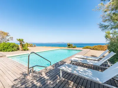 PoolOfHouse
