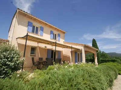 Außenseite Ferienhaus [Sommer]