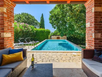 PoolOfHouse