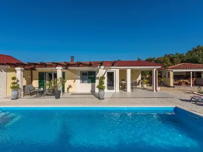 Villa für 6 Personen (140 m²) in Baderna 4/10