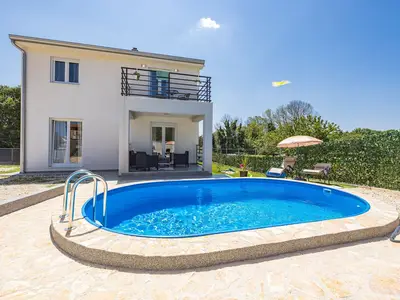 PoolOfHouse