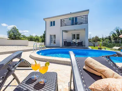 PoolOfHouse