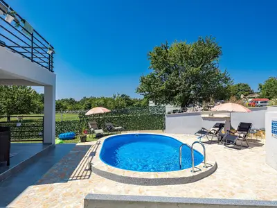 PoolOfHouse