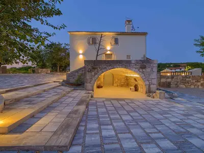 Villa für 6 Personen (432 m²) in Bajčići 7/10
