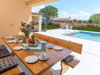Villa für 8 Personen (280 m²) in Baldaši 3/10
