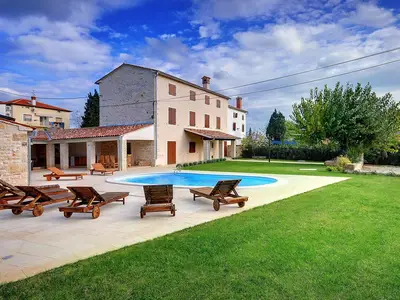 Villa für 10 Personen (400 m²) in Bale 1/10