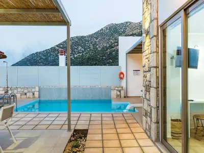 PoolOfHouse