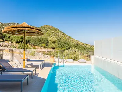 PoolOfHouse
