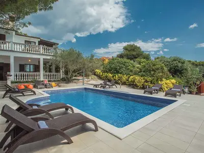 Villa für 16 Personen (267 m²) in Banjole 1/10