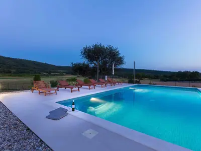 Villa für 8 Personen (157 m²) in Bartići 8/10