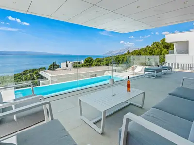 Privater und beheizter 30 m2 großer Pool, Wellness, Hot-Tub, Fitnessraum, 4 Schlafzimmer mit Bad, 220 m vom Strand in Baska Voda entfernt
