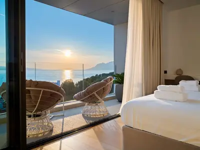 Brandneues Privateigentum, sehr geräumige, moderne und lichtdurchflutete High-End-Villa mit 4 Schlafzimmern