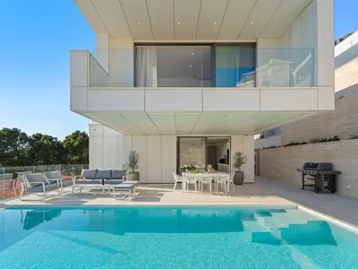 Brandneues Privateigentum, sehr geräumige, moderne und lichtdurchflutete High-End-Villa