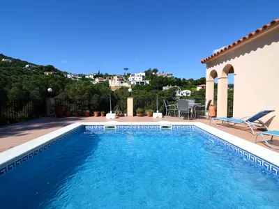 PoolOfHouse
