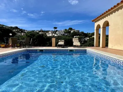 PoolOfHouse