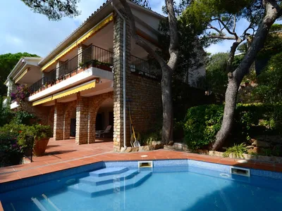PoolOfHouse