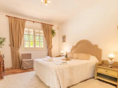 Hauptschlafzimmer mit eigenem Bad