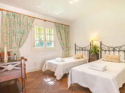 Schlafzimmer 4 mit 2 Einzelzimmern