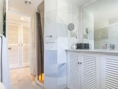 Badezimmer mit Dusche