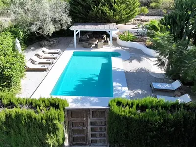 PoolOfHouse