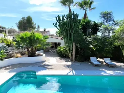 PoolOfHouse