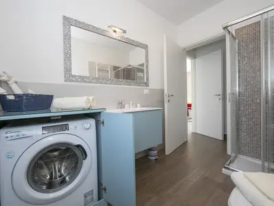 Badezimmer mit Dusche