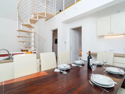 DiningRoom