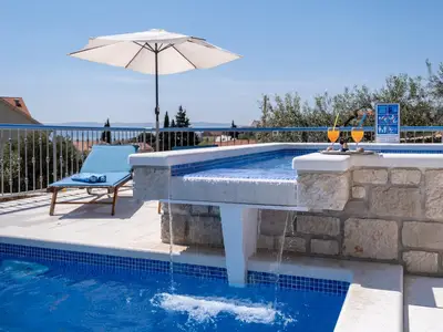 PoolOfHouse