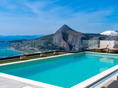 Neu! Villa BAMM mit beheiztem 36 m2 großem Pool, 5 Schlafzimmern mit Bad und Panoramablick auf das Meer