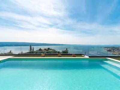 Neu! Villa BAMM mit beheiztem 36 m2 großem Pool, 5 Schlafzimmern mit Bad und Panoramablick auf das Meer